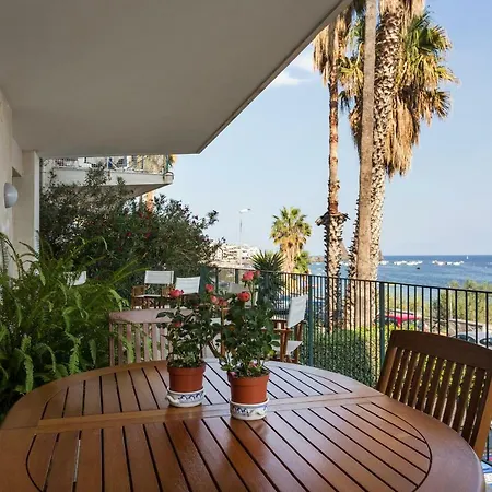 La Terrazza Dei Ciclopi Lejlighed